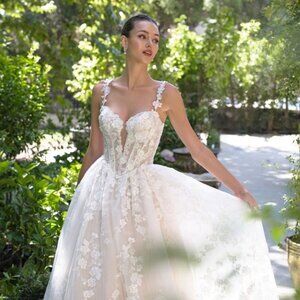 New Maxi Sleeveless Wedding Tulle Gown w/ Sheer Boned Bodice & Zip Back CD WL058
